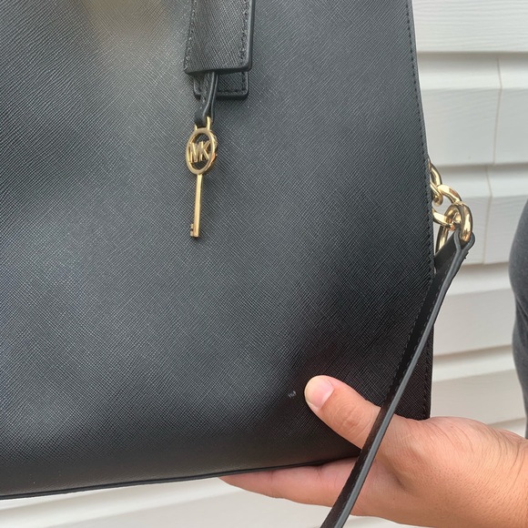 Black Michael Kors Hamilton purse ( factory bag) - Picture 4 of 8